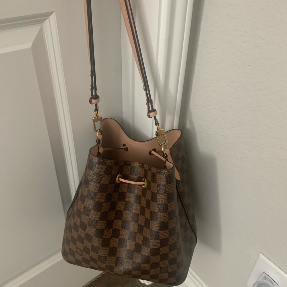 - Louis Vuitton Neono MM- Venus - Picture 3 of 14